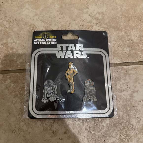 STAR WARS CELEBRATION 2019 EXCLUSIVE Droids 3 Pack Pin Set C3PO R2D2 BUCKET - Picture 1 of 3